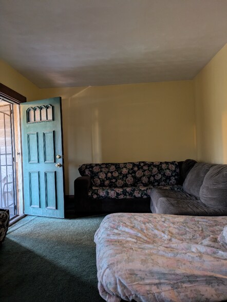 Building Photo - 512 E Philadelphia Ave