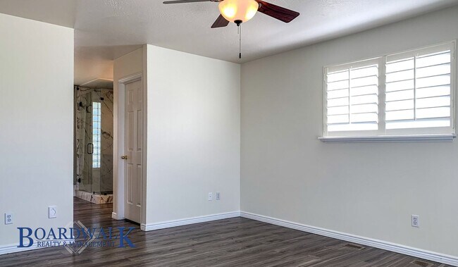 Building Photo - Modern Living Meets Mountain Lifestyle in Sandy