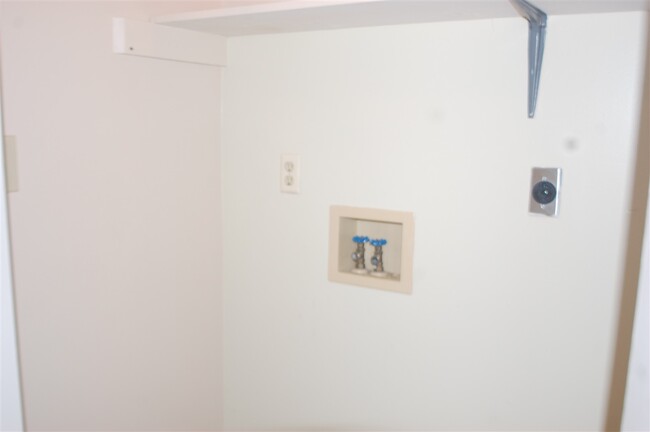 Building Photo - 624 Potomac Ct