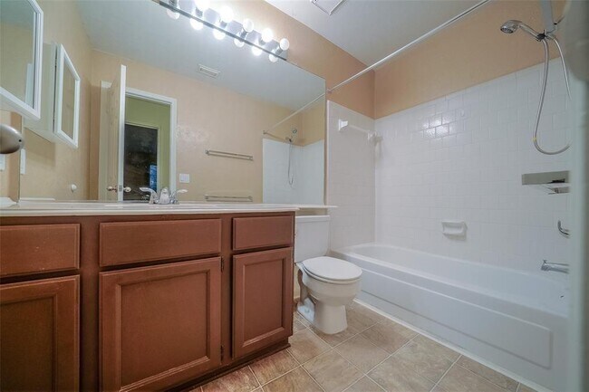 Building Photo - 143 W Village Knoll Cir