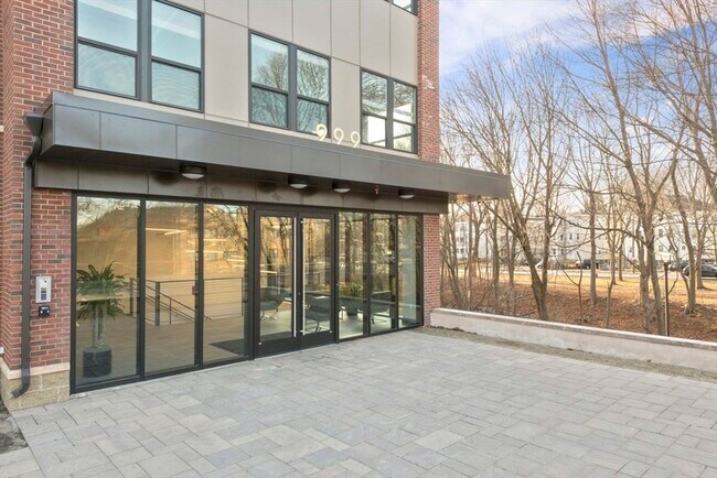 Building Photo - 999 Hancock St