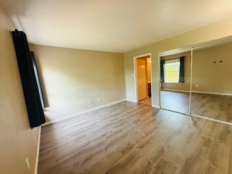 Building Photo - 2227 Canyon Blvd