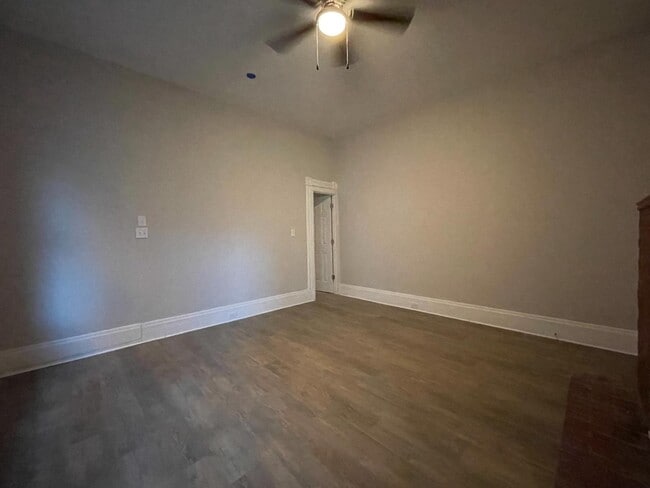 Building Photo - 2259 Loth St