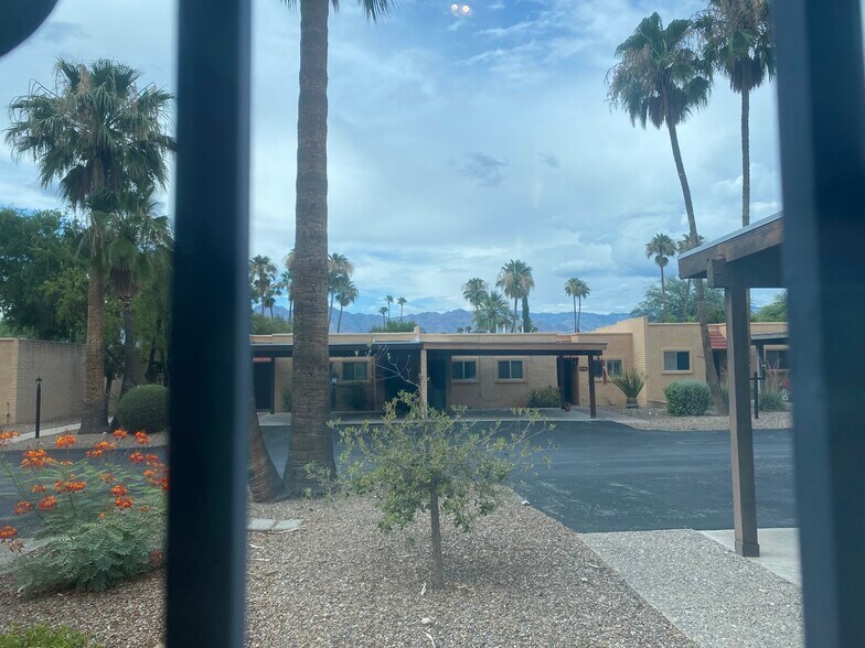 Building Photo - 7856 E Linden Pl