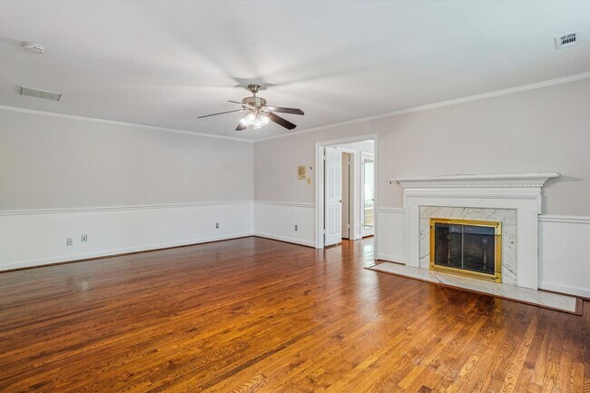 Building Photo - Magnificent 5 Bedroom, 4.5 Bathroom Bethes...