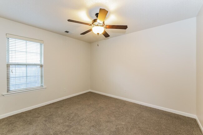 Building Photo - 9425 Darren Cir S