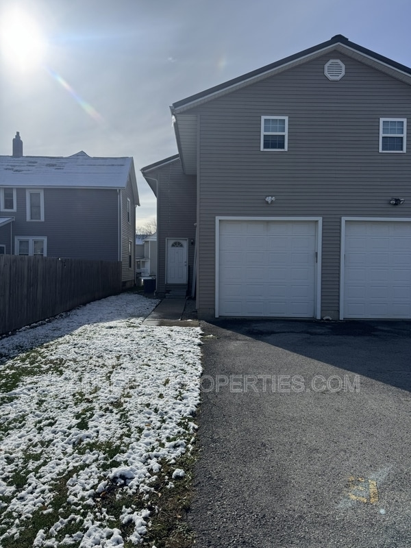 Building Photo - 214 Madison Ave