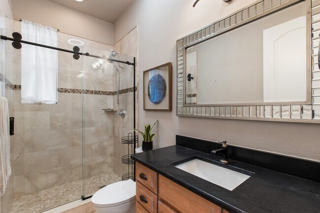 Building Photo - Luxury Rental Available