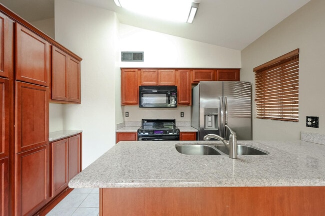 Building Photo - 102 W Concorda Dr