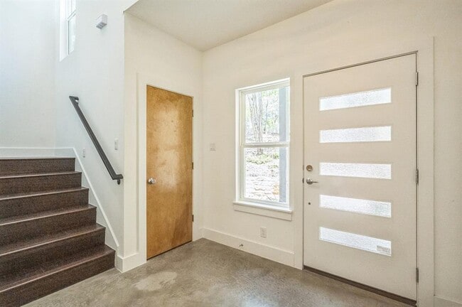 Building Photo - 2650 Crazyhorse Pass