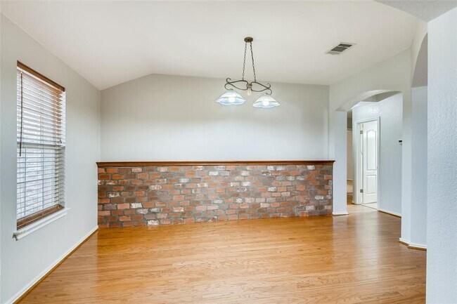 Building Photo - 1504 Julianas Way