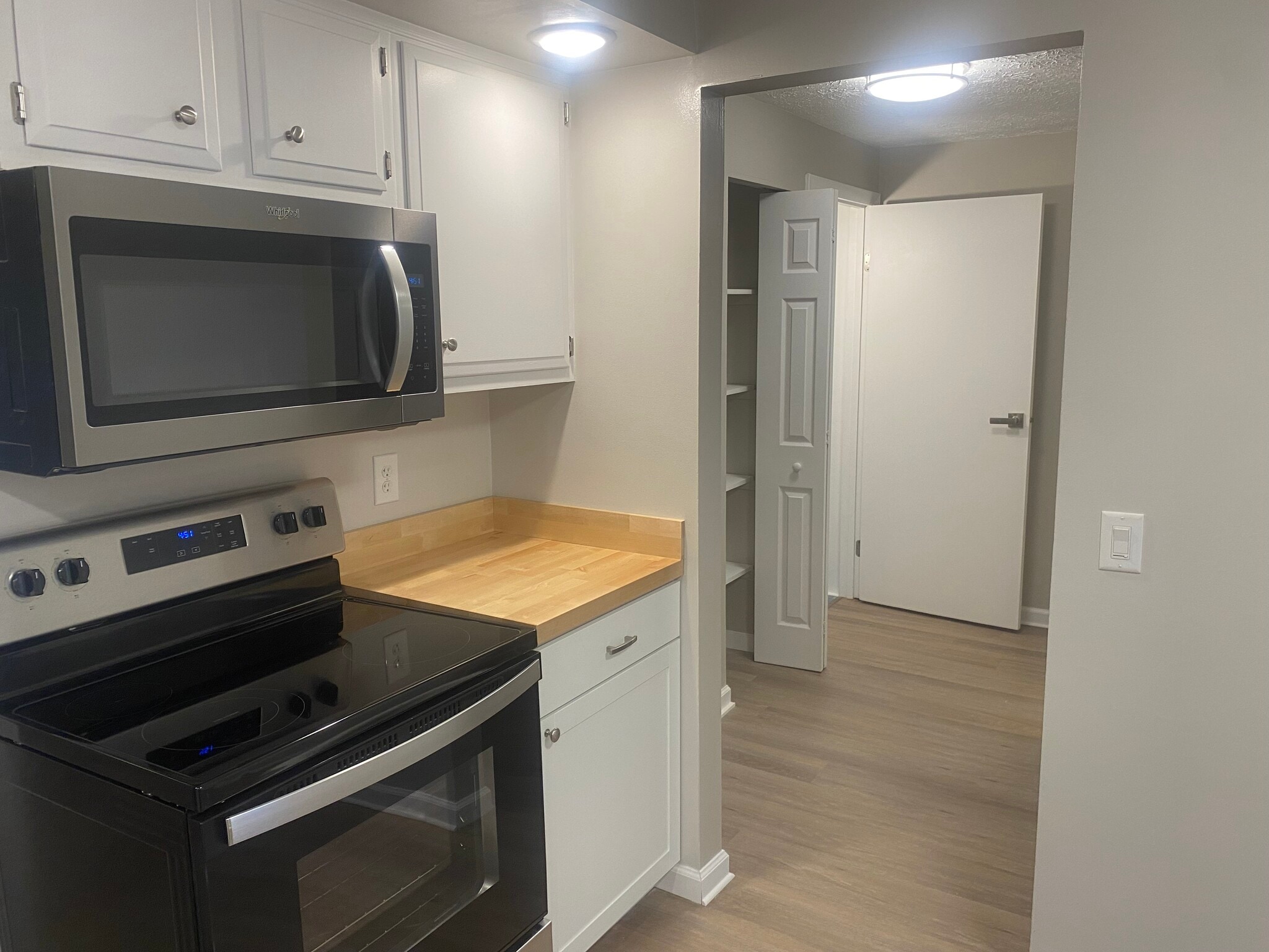 Building Photo - 74 Willowick Dr