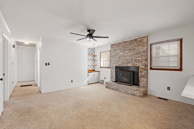 Building Photo - Charming 3 Bedrooms, 1.5 Bath Ranch Home Minutes From Lake Cooley