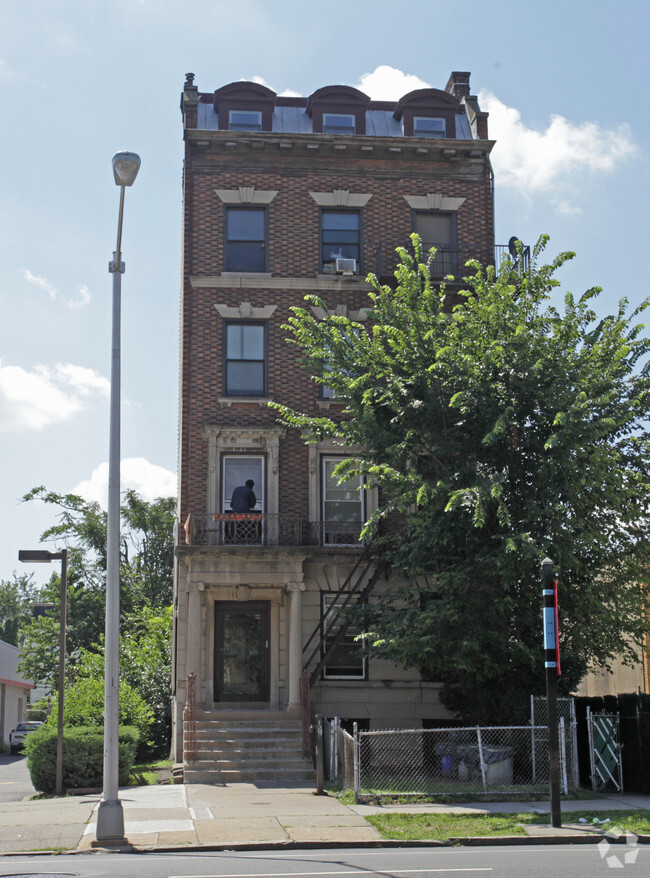 Building Photo - 168 Clinton Ave