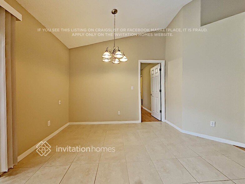 Building Photo - 1047 Lakeview Oaks Dr