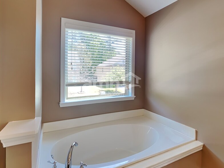 Building Photo - 3364 Park Glen Way