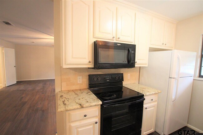 Building Photo - 15711 Echo Glen Dr
