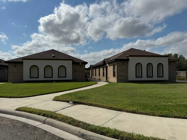 Primary Photo - 3005 Diamondhead Ave