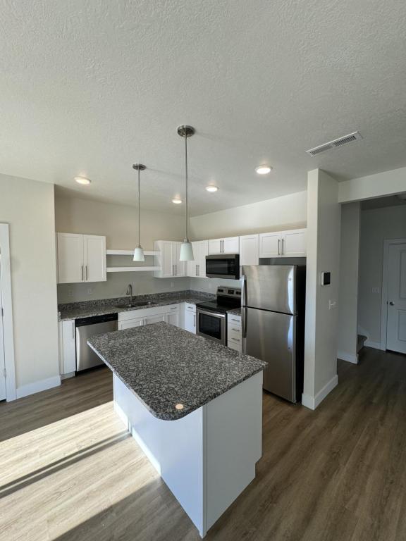 Building Photo - 1120 W 600 S