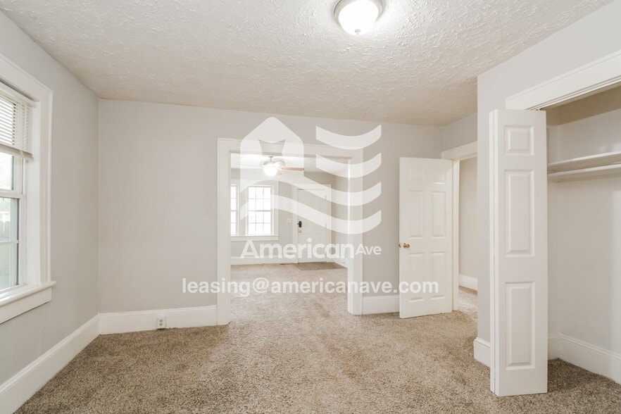 Building Photo - 908 Branson St