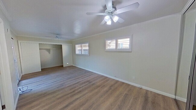 Building Photo - 8011 Taylor Dr