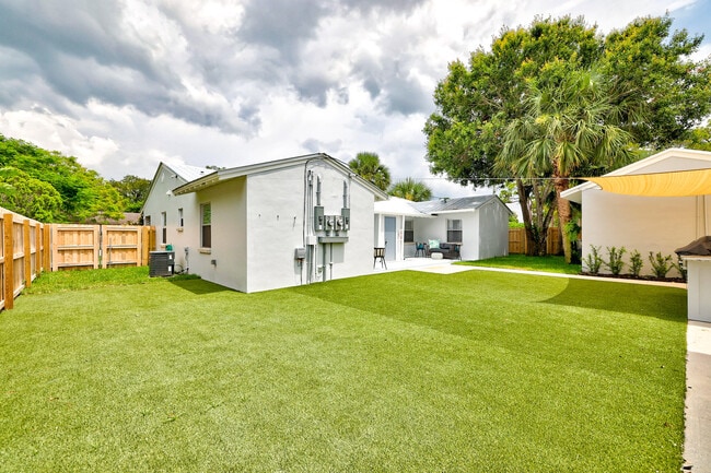 Building Photo - 125 S 10th St