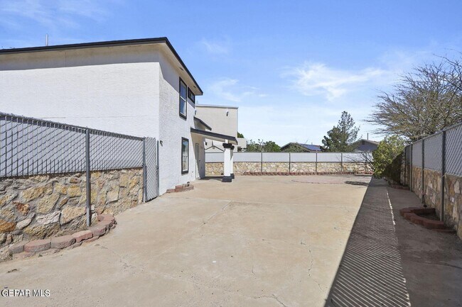 Building Photo - 12425 Red Sun Dr