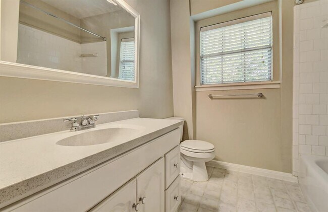 Building Photo - 1704 E M. Franklin Ave