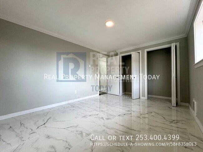 Building Photo - 1111 SW 148th St