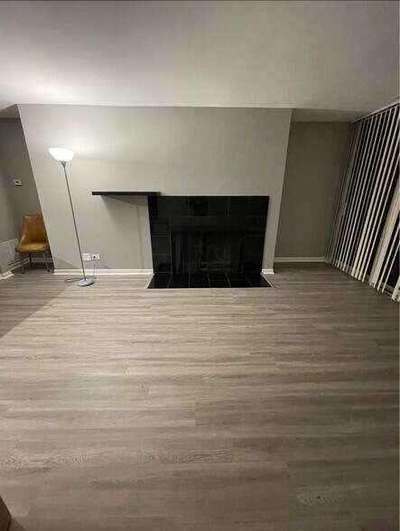 Building Photo - 5800 Oakwood Dr