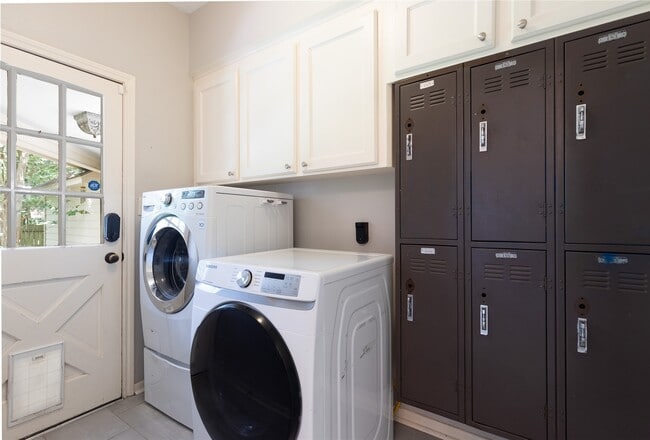 Building Photo - 9 Mallard Glen Pl