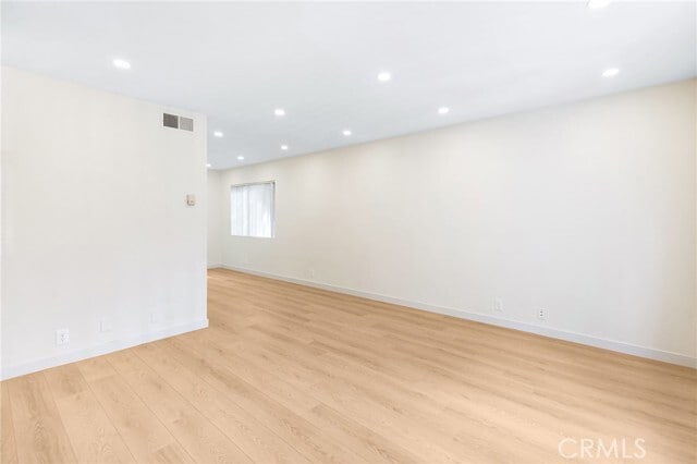 Building Photo - 333 Riverdale Dr