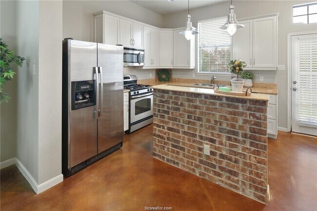 Building Photo - 4289 Hollow Stone Dr