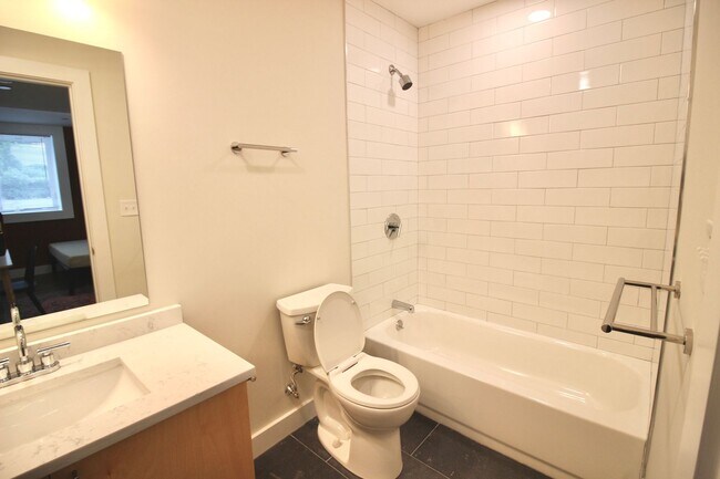 Building Photo - Huge 5 Bed each with their own Bathroom!