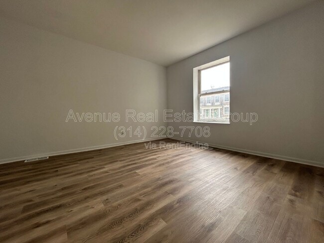 Building Photo - 3831 Blaine Ave