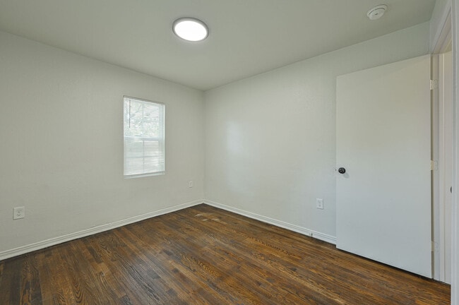 Building Photo - 1125 SW 47th St