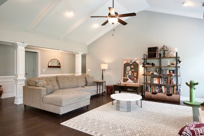 Building Photo - Immaculate 3BR/2BA Home in The Estates – P...