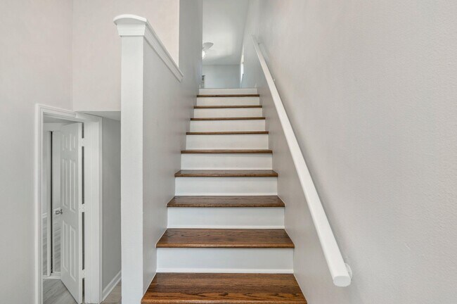 Building Photo - 200 White St