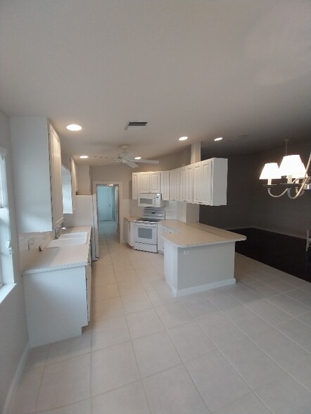 Building Photo - 4159 St George Ln