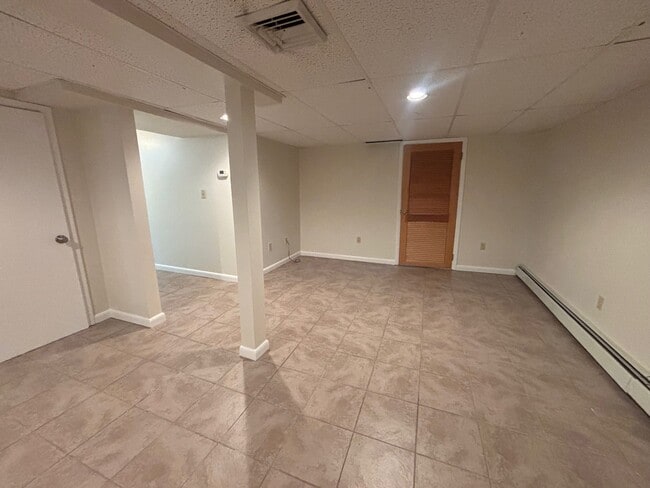 Building Photo - 173 Harding Ave