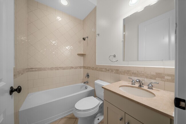 Building Photo - 1600 Kaufer Ln