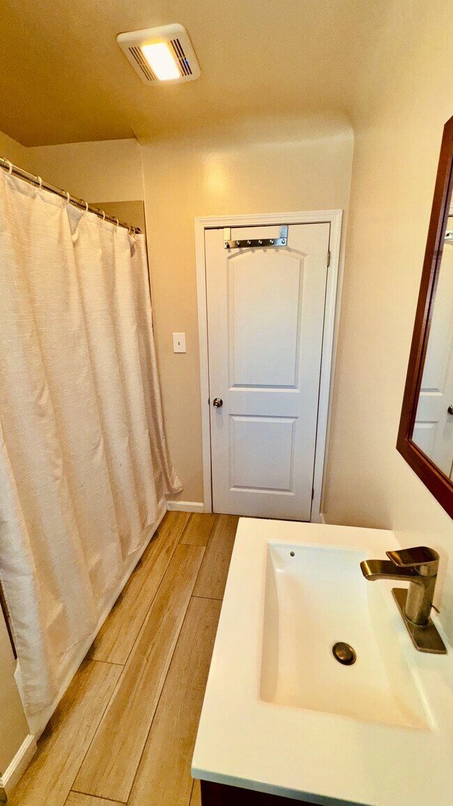 Building Photo - 2565 Kansas Ave