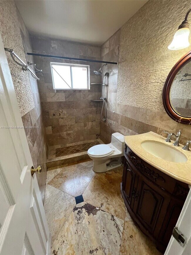 Building Photo - 14605 SW 75th Ave
