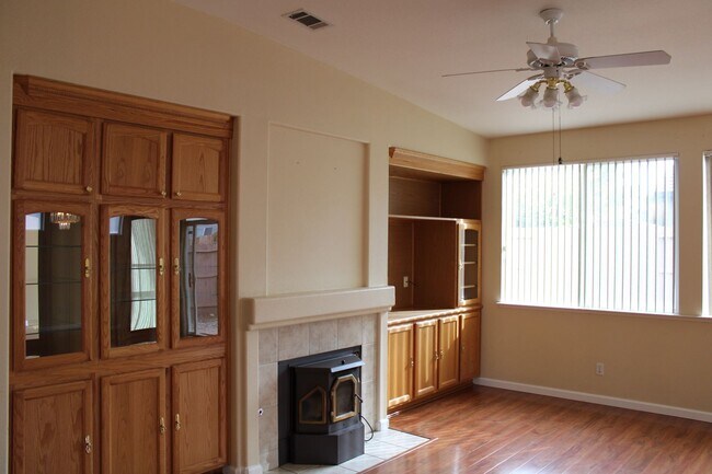 Building Photo - Beautiful Single-Story Home in Manteca with Office and Upgrades!