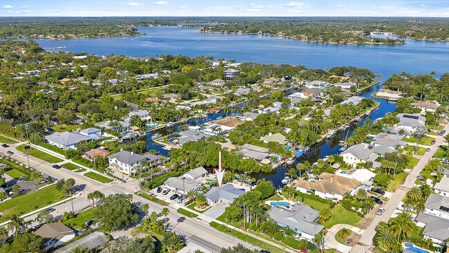 Building Photo - 355 Center St