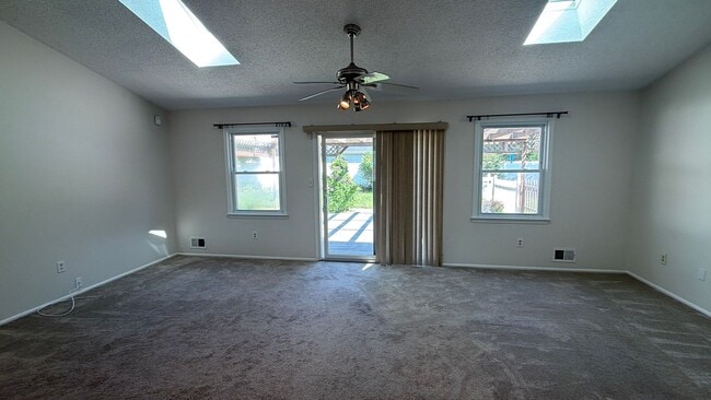 Building Photo - 3BR Toms River Home with Pool and Fenced Yard