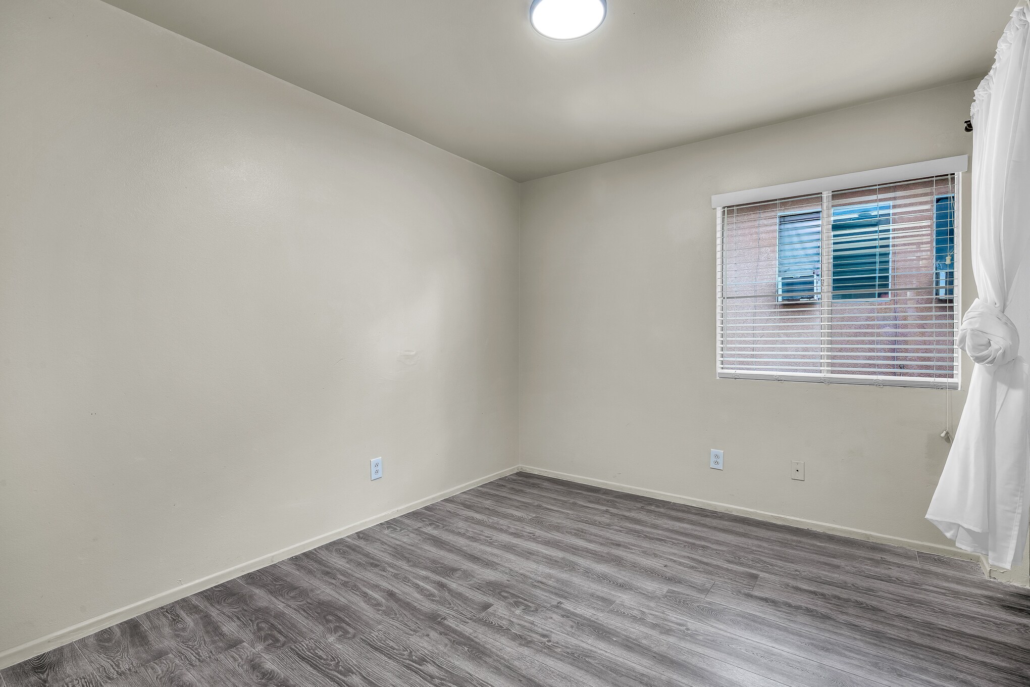 Building Photo - 5243 Huntington Dr N