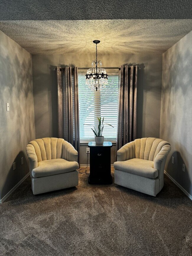Building Photo - Stunning 3 Bed, 2 Bath Home in Sunridge Subdivision