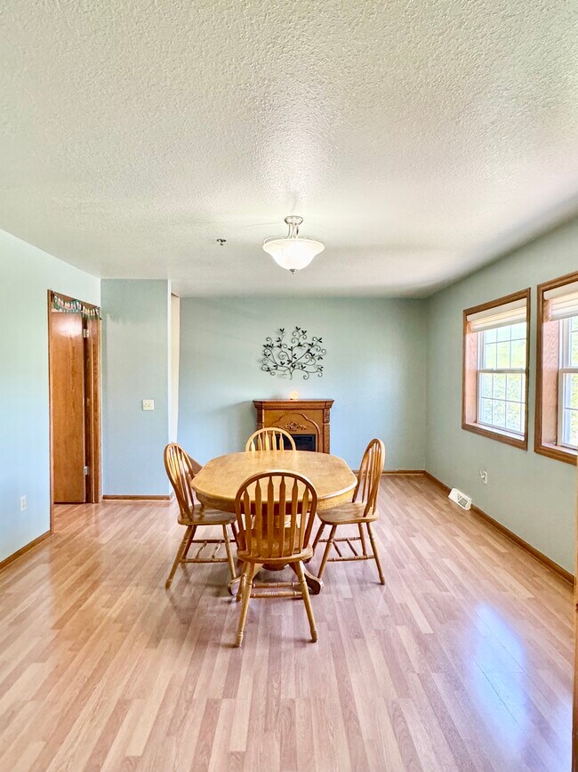 Building Photo - 367 Kristin Ct E