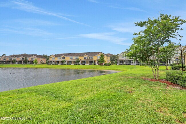 Building Photo - 6846 Roundleaf Dr